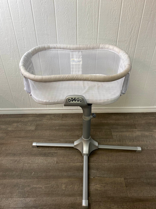 Shop Halo BassiNest Swivel Sleeper, Premiere Series at Goodbuygears