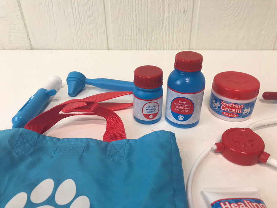 Melissa & Doug Examine & Treat Pet Vet Play Set