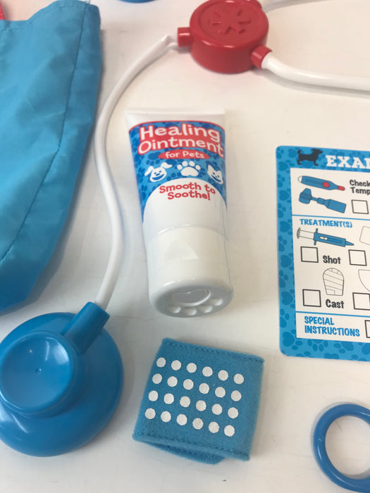 Melissa & Doug Examine & Treat Pet Vet Play Set